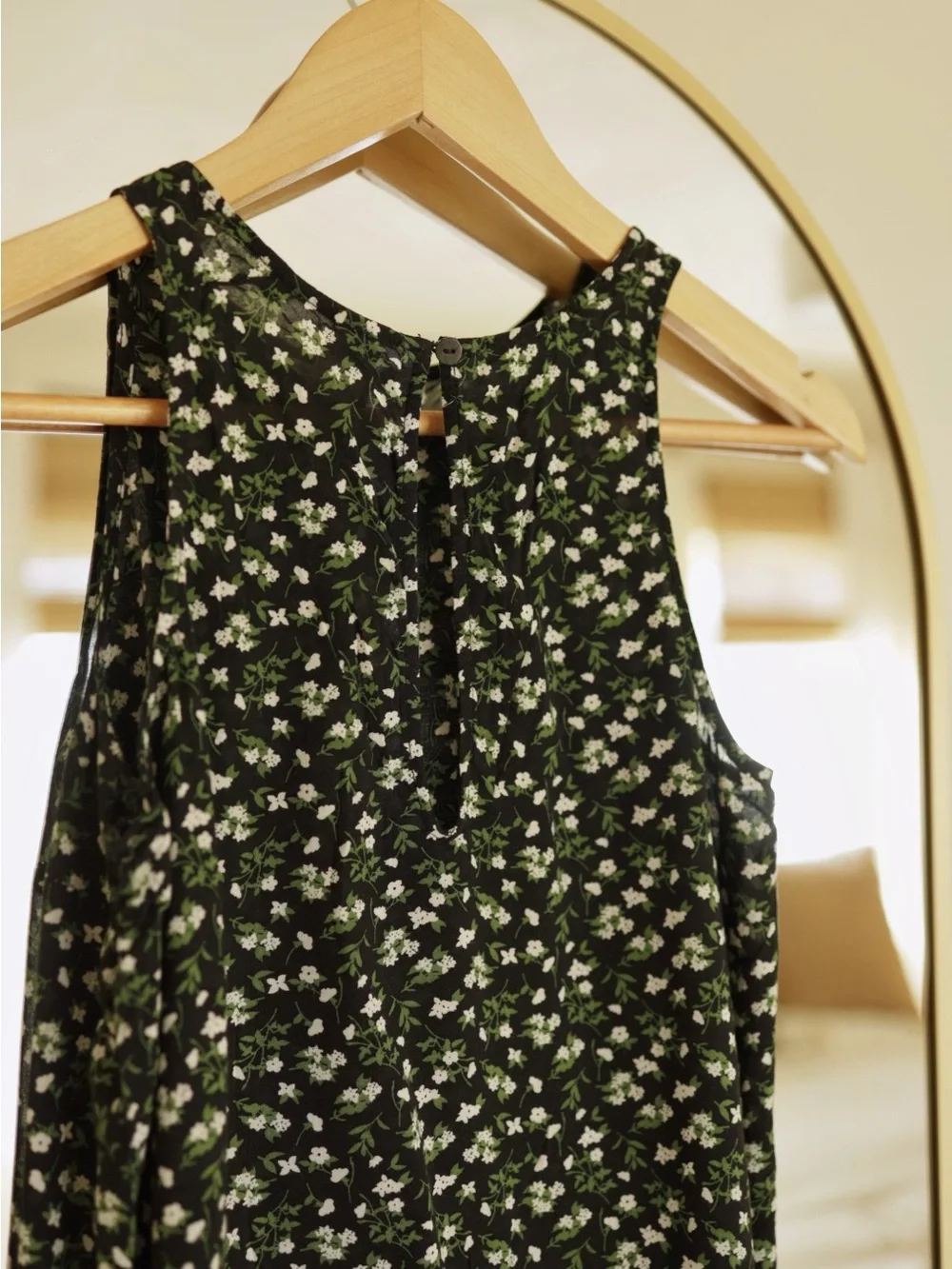 Black Floral Sleeveless Top - Picture 3 of 4